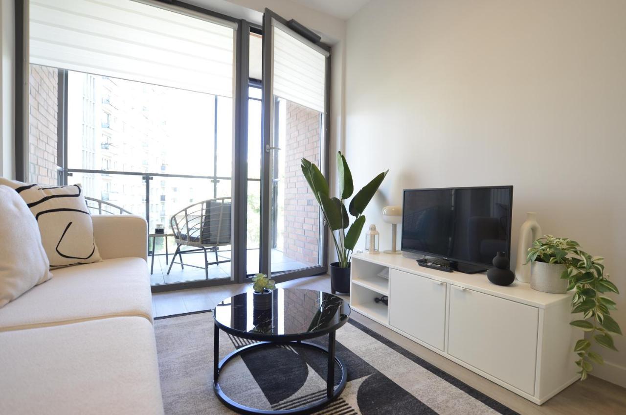 Green Estate Old Town Apartment, Private Parking, Balcony 格但斯克 外观 照片